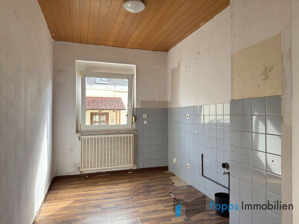Viel Raum für die Familie - Einfamilienhaus mit Bungalow und Garage in guter Lage in Kelkheim – Kelkheim – Vorschaubild 4