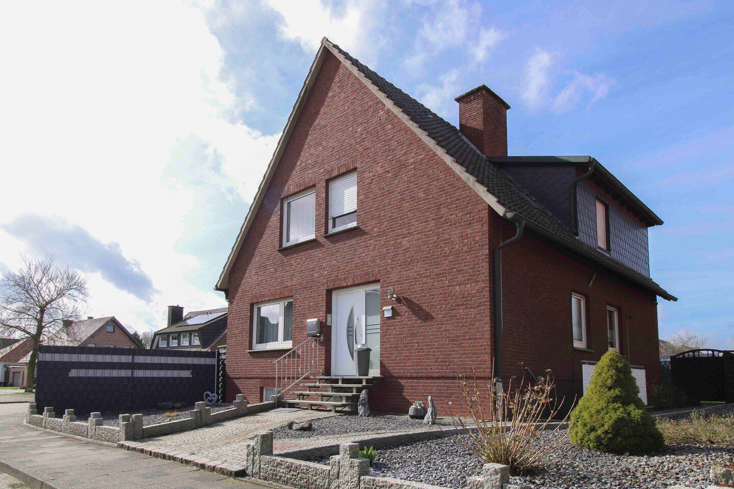 Mehr als ein Haus: Zwei Wohneinheiten, Gartenidylle & echtes Zukunftspotenzial – Horstmar – Bild 1 von 9