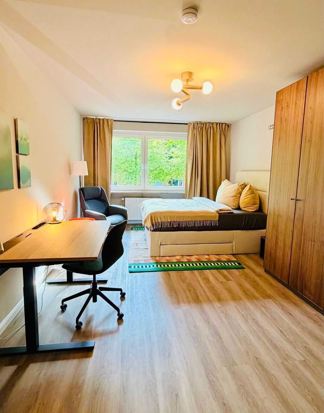 HELLES 17-m²-ZIMMER, RUHIGER BUSINESS-WG-CHARAKTER