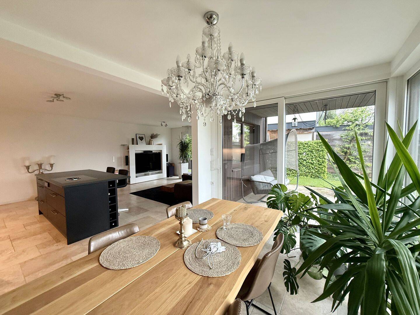 Neuwertige 3 Zimmer Wohnung mit gehobener Ausstattung