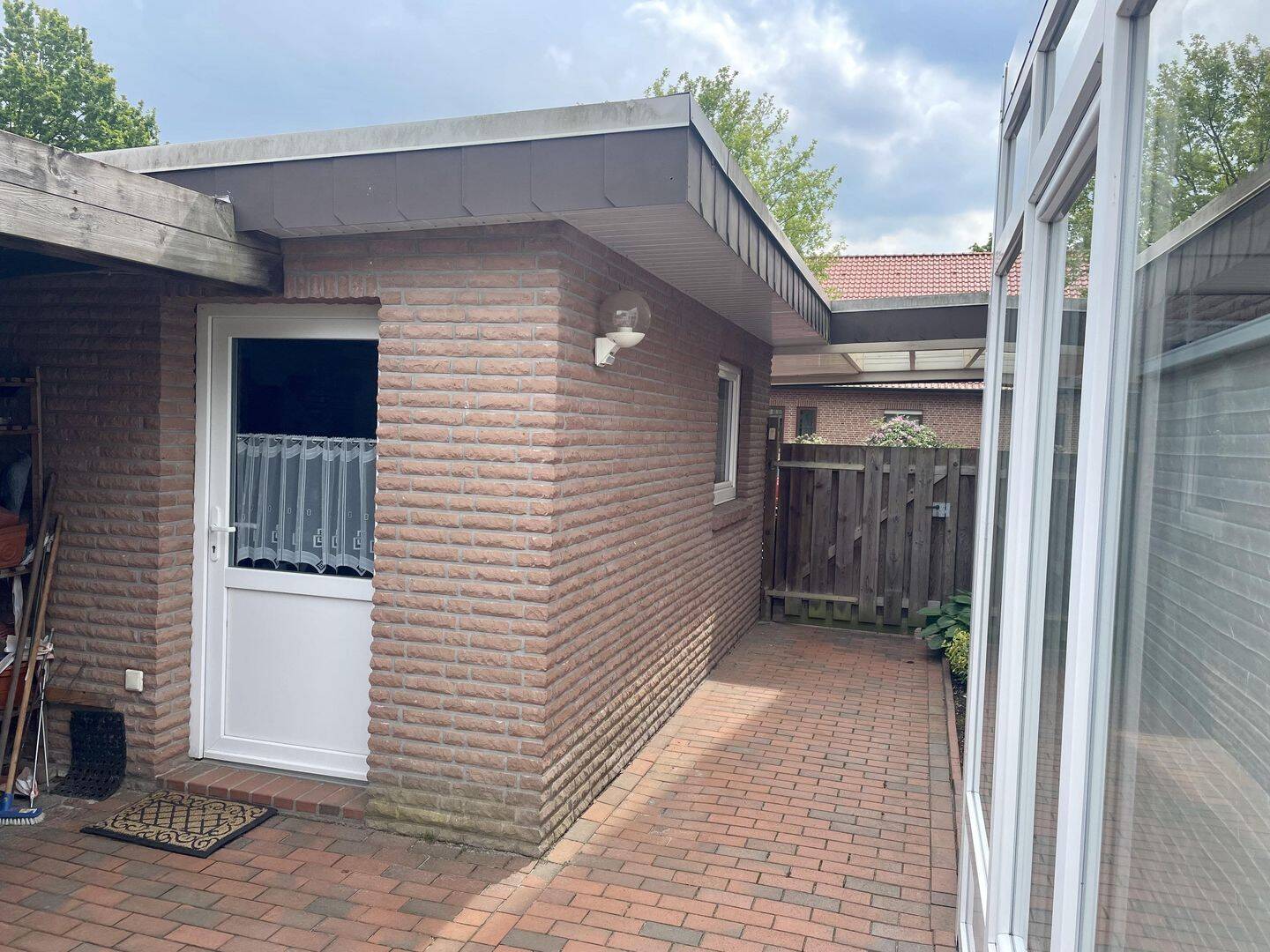 Doppelhaushälfte mit Wintergarten, Terrasse & 2 Carports am Untenende – Papenburg – Vorschaubild 3