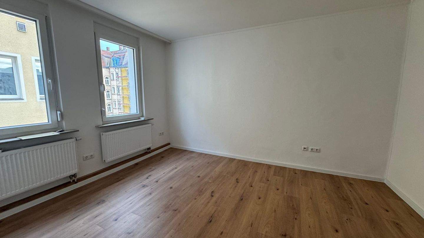 St. Peter ! 2-Zi.-Altbau-Whg., 40 m², Laminat, ohne Balkon, im 2.OG ohne Aufzug – Nürnberg – Vorschaubild 3