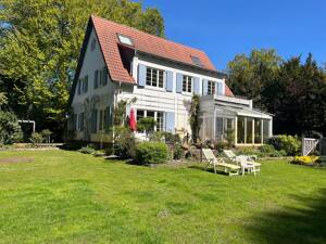 Traumlage: Einzigartiges 2418qm Grundstück mit charmantem Landhaus
