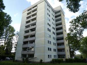 Lichtdurchflutete Hochparterrewohnung mit Einbauküche und sonnigem Balkon!