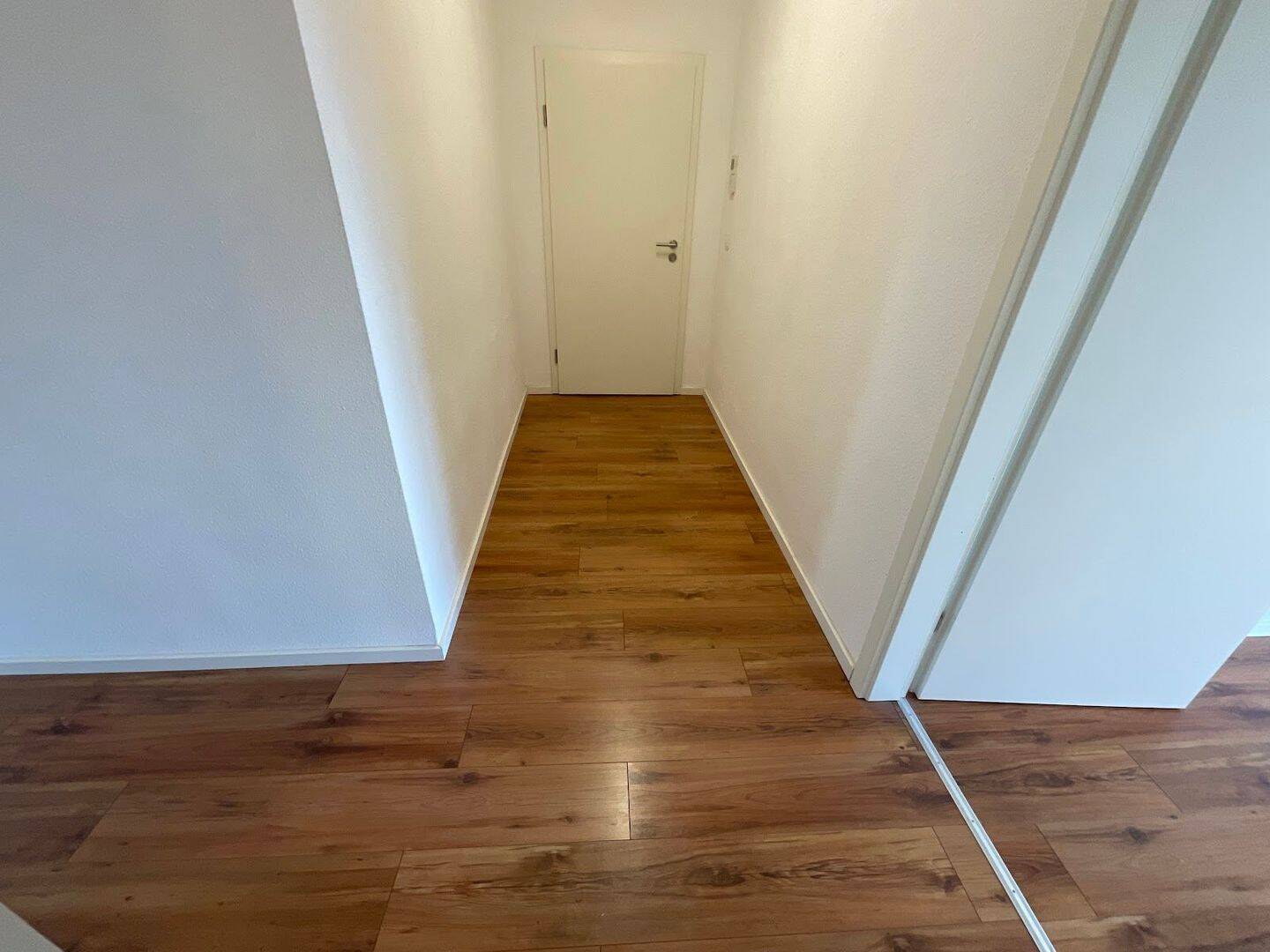 Moderner Grundriss mit geräumiger Wohnküche und Balkon – Lübeck – Vorschaubild 3