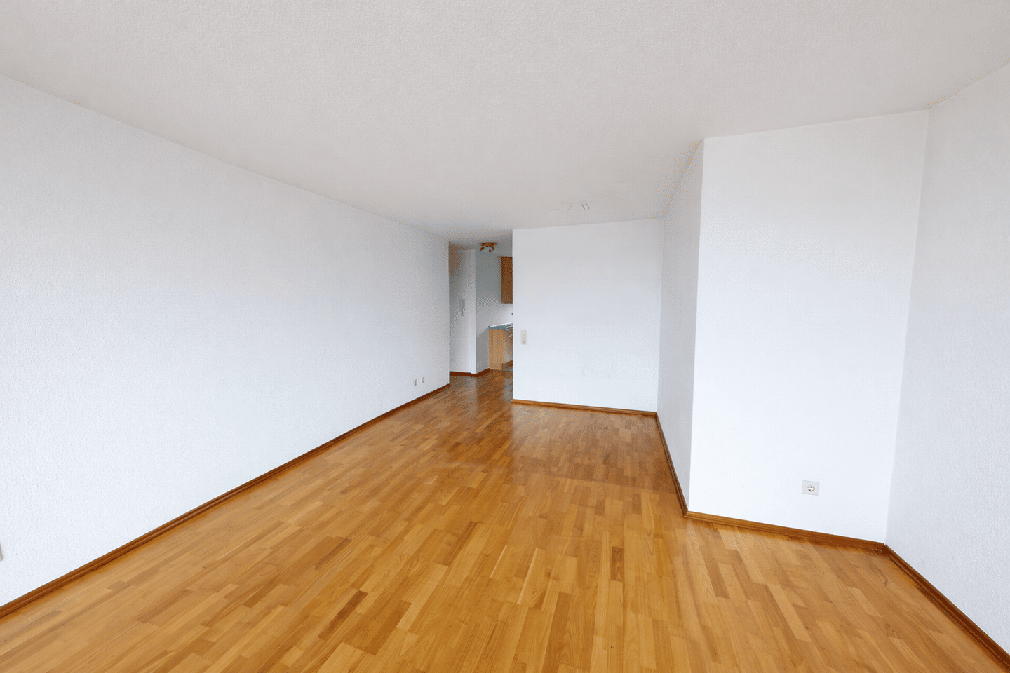 Wohnen zwischen Himmel und Reben - 3-Zimmer-Wohnung mit Balkon in ruhiger Lage – Stuttgart – Vorschaubild 2