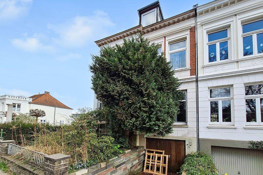 Sanierungsbedürftige Altbauvilla mit 2-3 Wohneinheiten in bester Lage nahe des Lübecker Stadtparks! – Lübeck – Vorschaubild 3