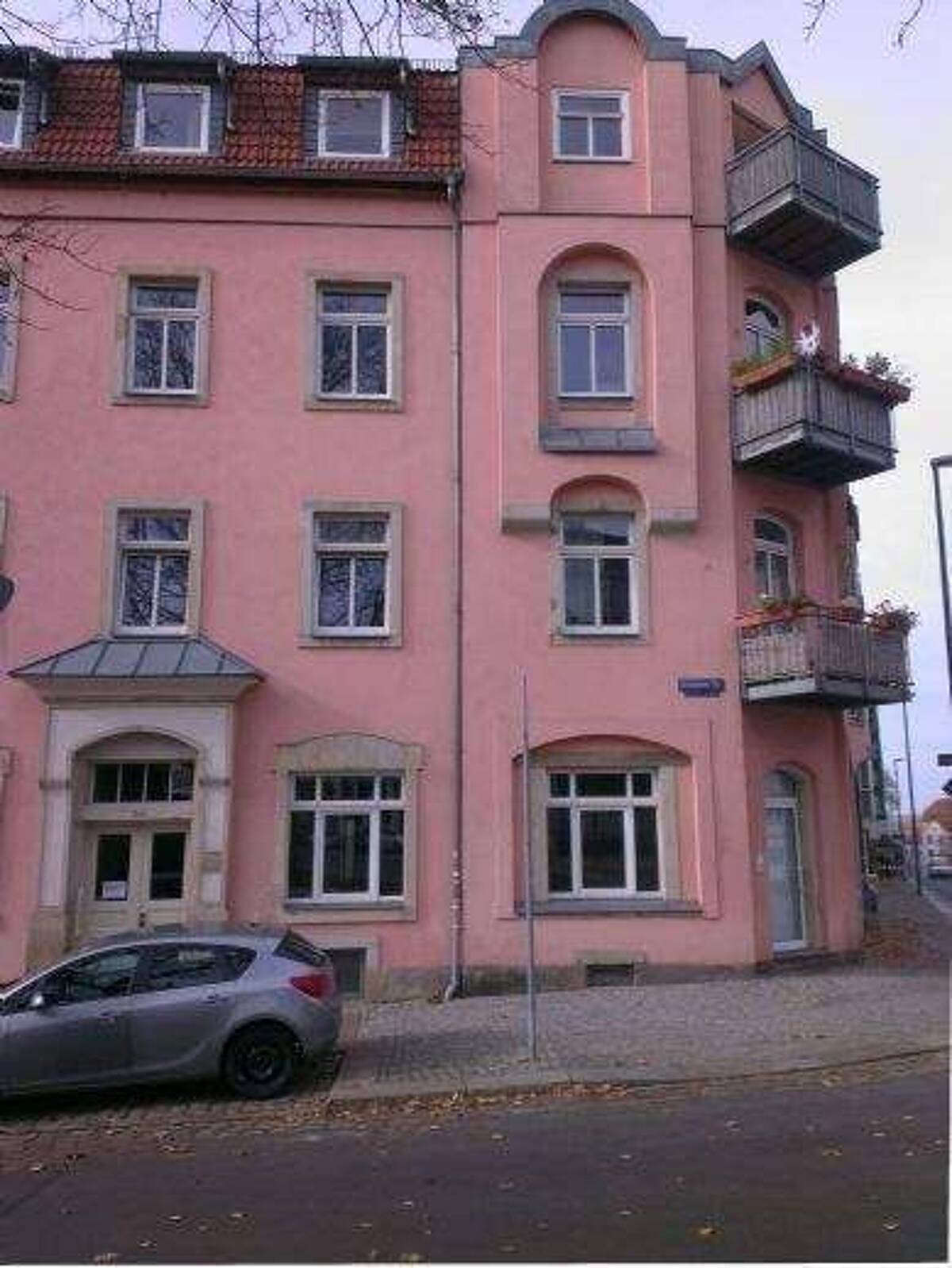Großzügige 2. RW. im 3.OG. mit Laminatb., Balkon, EBK u.v.m. im DD.-Hechtviertel zu vermieten! – 1097 Dresden – Bild 1 von 8