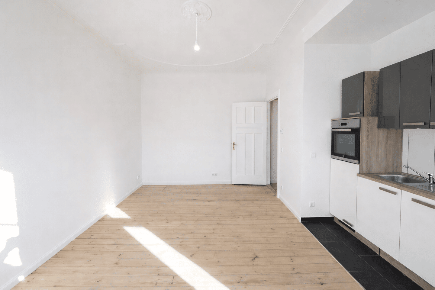 Renovierte 2-Zimmer-Altbauwohnung mit Westbalkon - sofort bezugsfrei (WE39) – Berlin – Vorschaubild 3