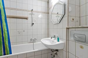 Dachgeschoss Wohnung mit Fahrstuhl und freiem Blick auf die Rennbahn in Ha-Neu! – 6124 Halle (Saale) – Vorschaubild 5