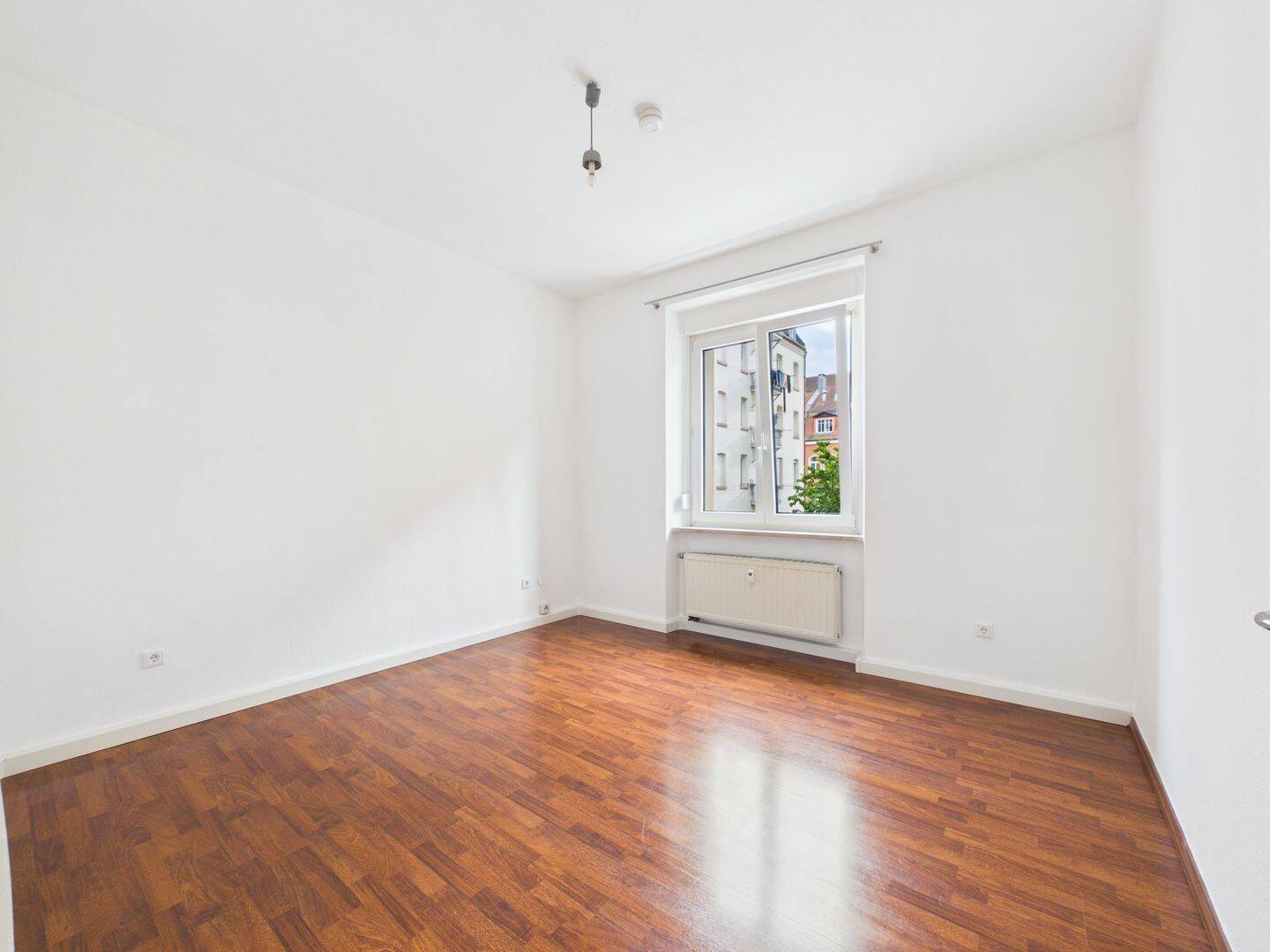 Erstbezug nach Sanierung! Traumhafte 1 Zimmer Wohnung in Nürnberg mit Bad neu, EBK ohne Ablöse uvm.! – Nürnberg – Vorschaubild 2