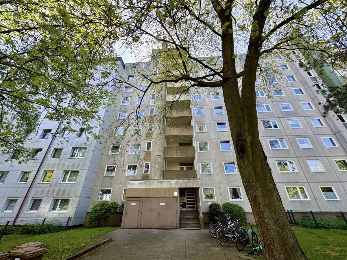 ++ TOP VERMIETET ++ Mehrfamilienhaus mit 27 WEH plus TG & Außenstellplätzen. – 23556 Lübeck – Bild 1 von 2