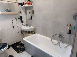 Viel Platz zum Spielen und Entspannen! Großzügige 4-Raum-Wohnung mit Balkon – 39112 Magdeburg – Vorschaubild 2