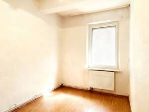 Zentrale 3-Zimmer-Altbauwohnung mit Entwicklungspotenzial - Leerstehend, gestaltbar, in Bahnhofsnähe (Kopie) – 90763 Fürth – Vorschaubild 3