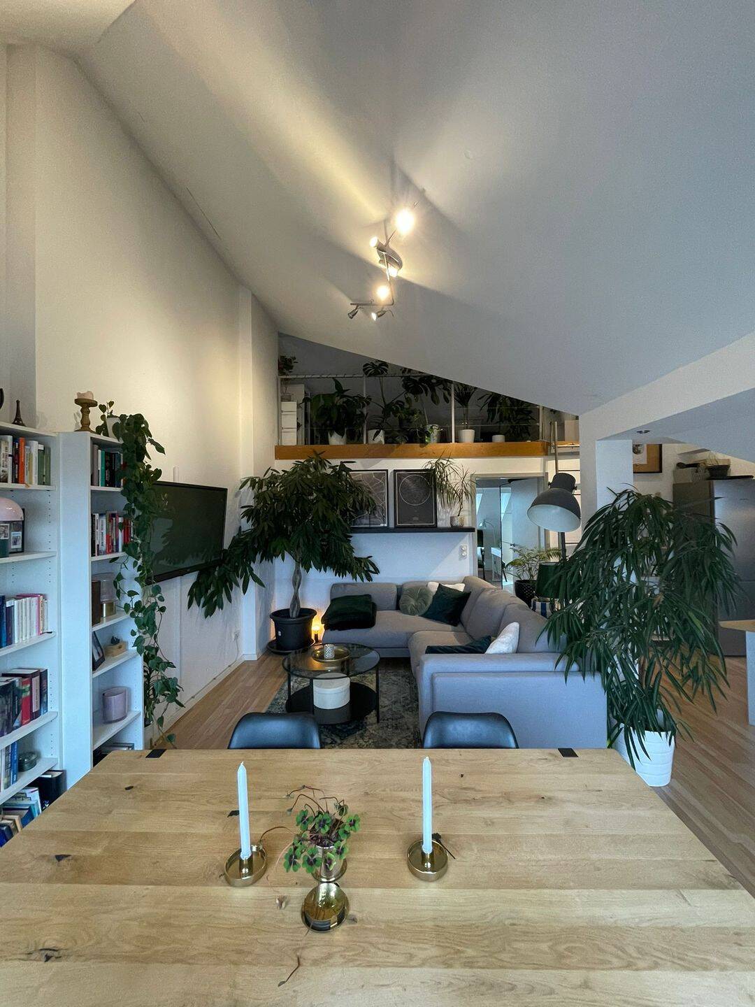 Exklusive Dachgeschosswohnung mit Terrasse, Galerie & Wohlfühlfaktor – bezugsfrei ab sofort – Nürnberg – Vorschaubild 2
