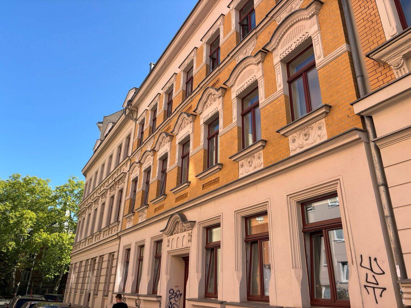 Kapitalanlage: 2-Zimmer WE mit Balkon im repräsentativen Denkmalobjekt! – Leipzig – Bild 1 von 9