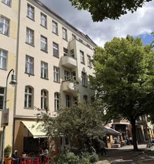 Langfristig vermietete 1-Zimmer-Altbauwohnung im Herzen von Kreuzberg, ideal für Kapitalanleger