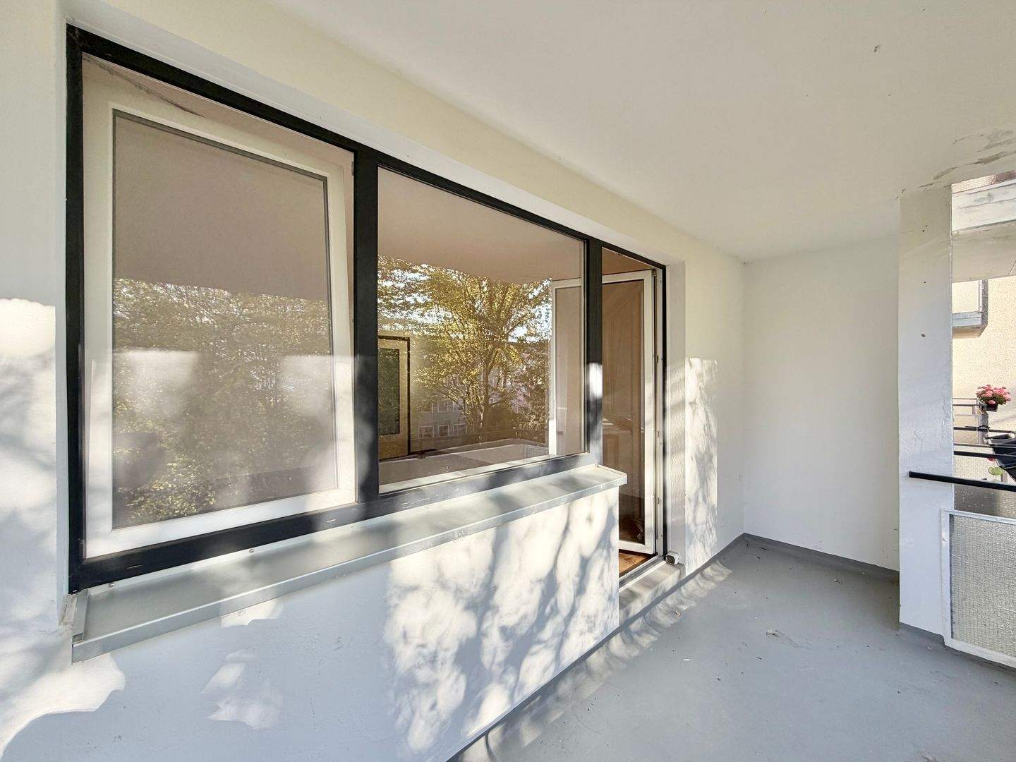Helle + großzügige 2-Zimmer-Wohnung mit sonnigem Balkon in ruhiger & zentrumsnaher Lage – Hannover – Vorschaubild 4