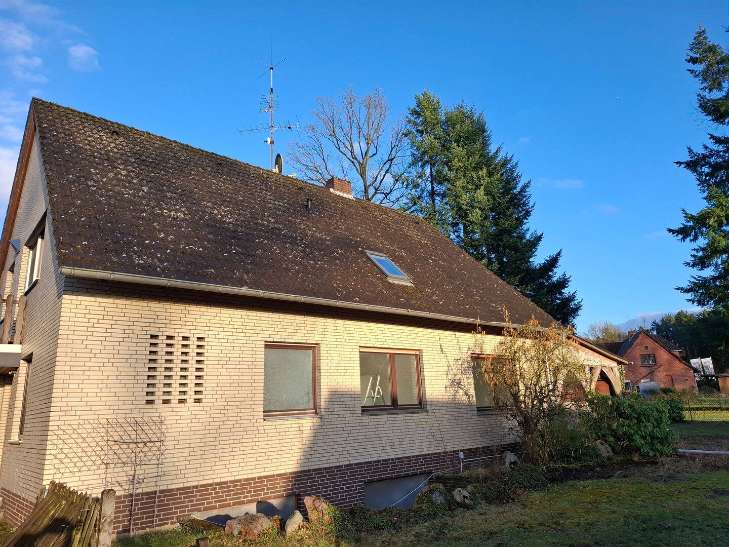 Erdgeschosswohnung auf dem Land mit Keller und Garten