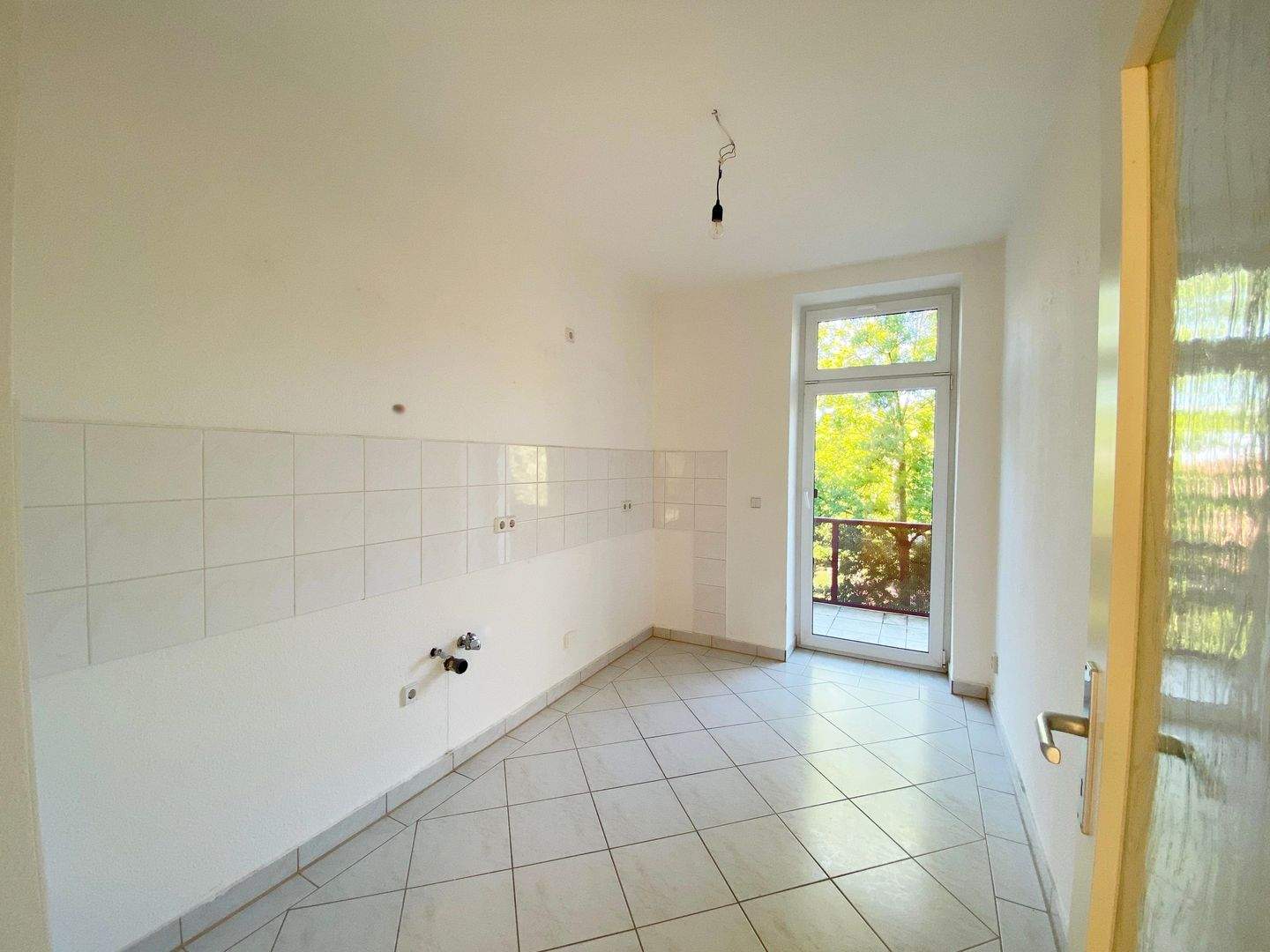 ***1. Monat Kaltmietfrei-Attraktive 3-Raum-Wohnung mit Balkon in Chemnitz-Bernsdorf zu vermieten*** – Chemnitz – Vorschaubild 2