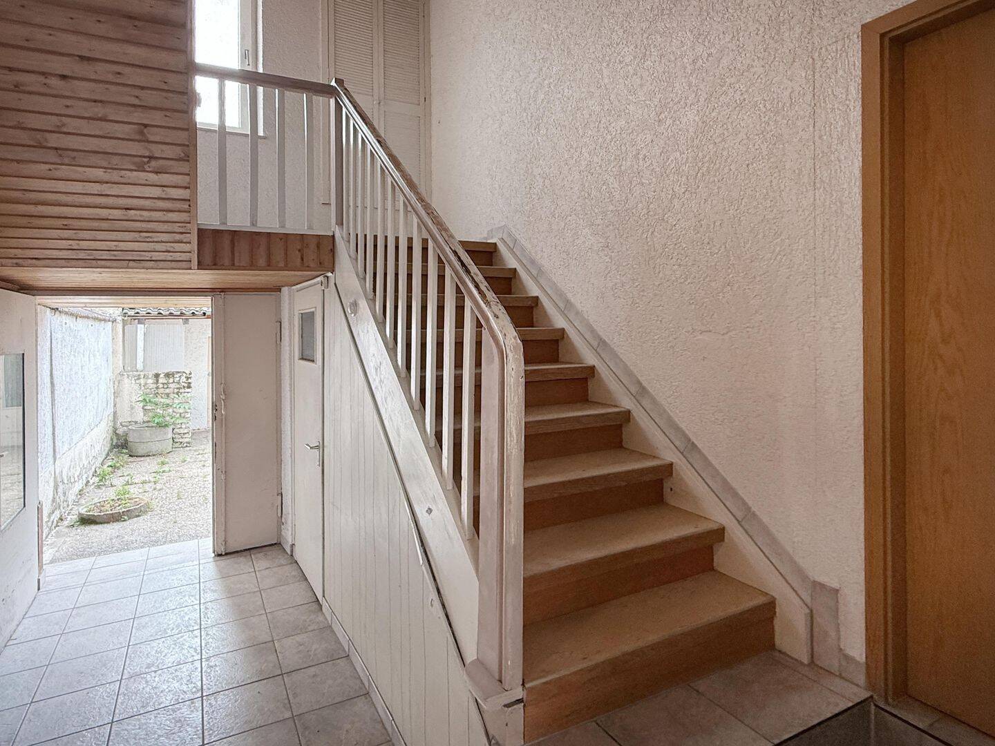 Dreifamilienhaus in Mannheim-Neckarstadt mit 2 freien Wohnungen und gemütlichem Innenhof – Mannheim – Vorschaubild 5