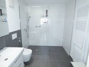 Moderne 4-Zimmer-Penthouse-Wohnung mit Einbauküche, Aufzug und großer Dachterrasse – 51381 Leverkusen – Vorschaubild 8