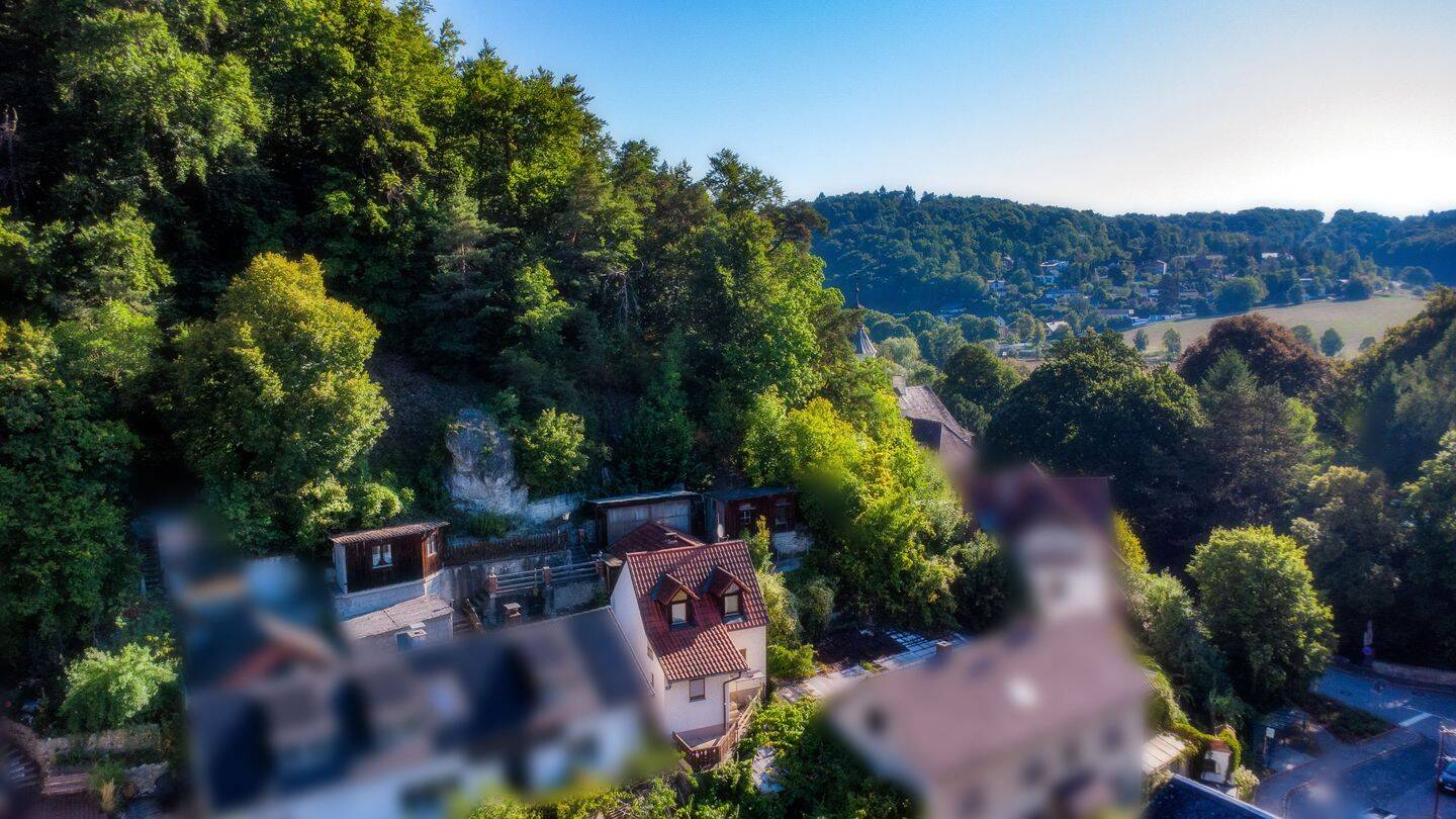 „Hanghaus mit Weitblick – Wohnen nahe Naturbad und Regensburg“ – Nittendorf – Bild 1 von 9