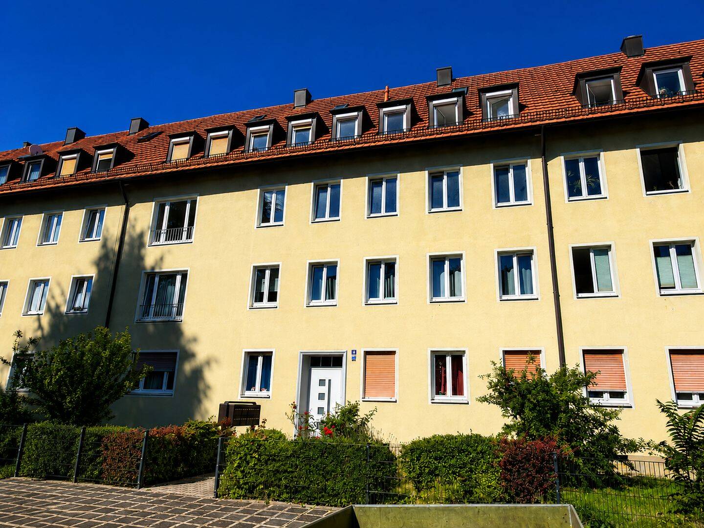 Hell. Modern. Charmant. Dachgeschosswohnung mit besonderem Wohngefühl – Nürnberg – Vorschaubild 8