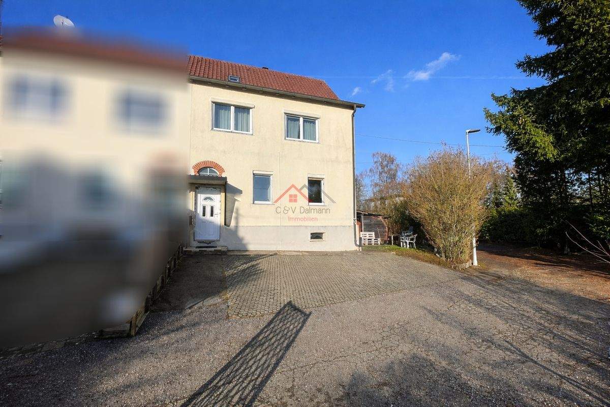 Doppelhaushälfte in ruhiger und bevorzugter Wohnlage von Trossingen. Legen Sie Ihr Kapital an! – Trossingen – Bild 1 von 9