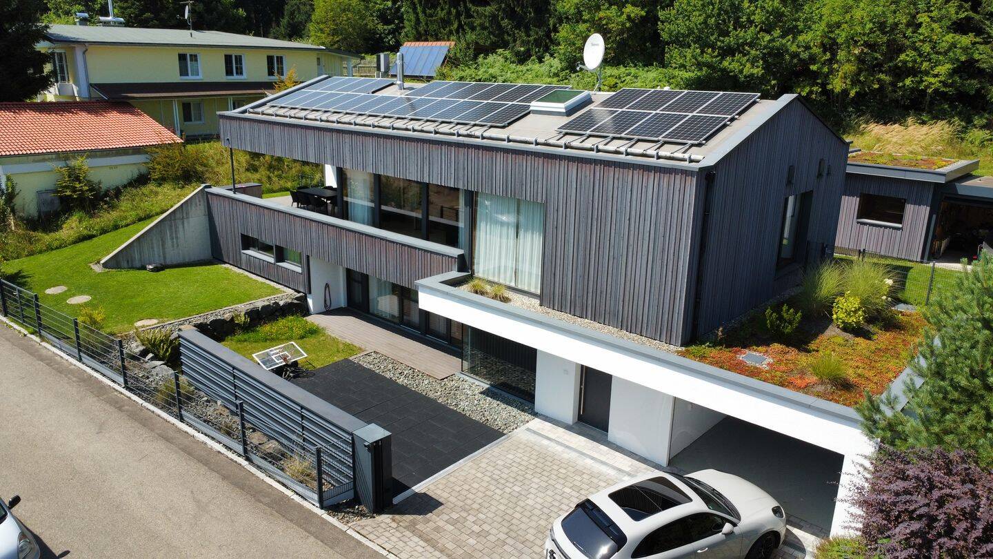 Exklusives Wohnen in Scheidegg - Modernes Haus mit Stil, Komfort und Smart-Home-Technologie – Scheidegg – Bild 1 von 9