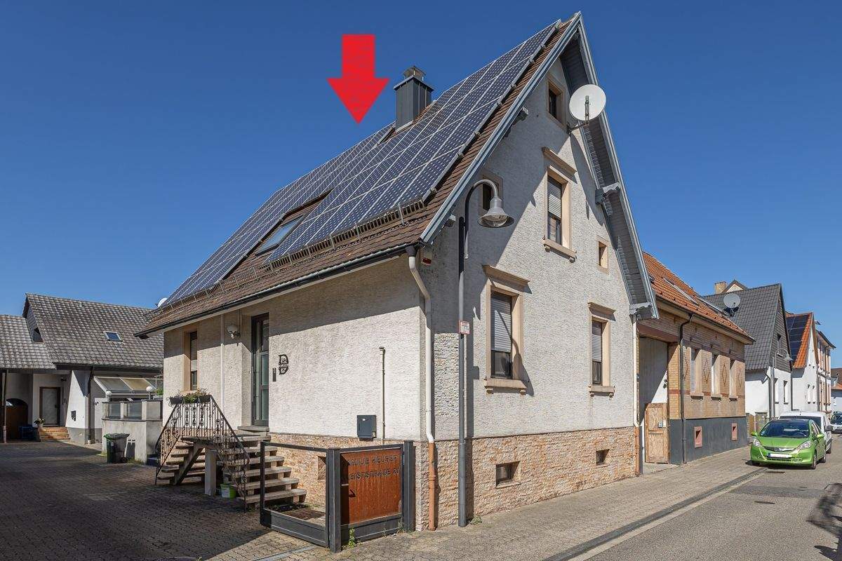 Modernisiertes Einfamilienhaus mit Terrasse und Garage in Stutensee-Spöck – Stutensee – Vorschaubild 3