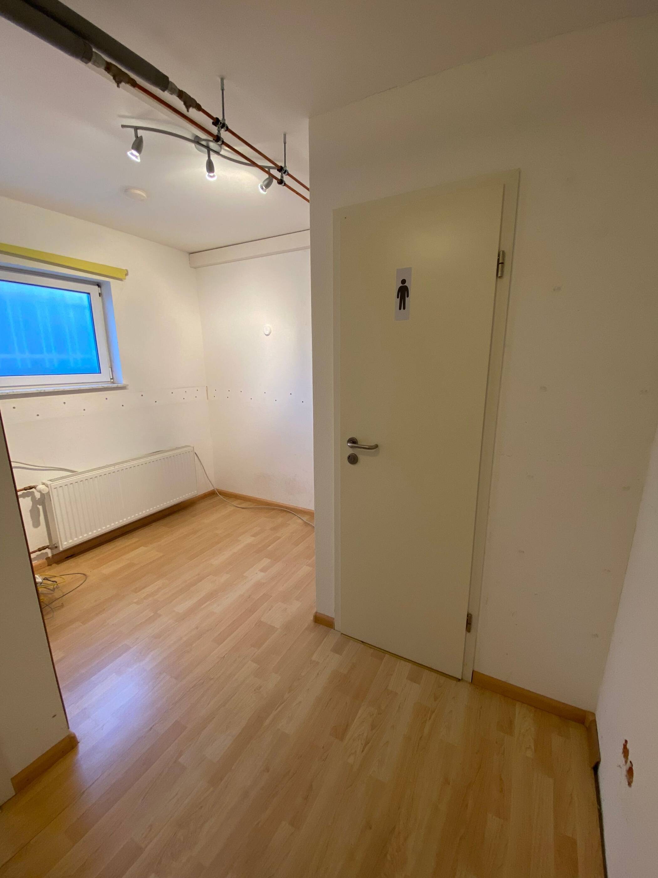Steinen: Großes Einfamilienwohnhaus mit schöner Aussicht und Einzelgarage – Steinen – Vorschaubild 9