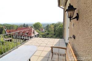 20330G HomeCompany Dresden Möbliert/Furnished 2-Zimmer Apartment mit phantastischer Aussicht über die Stadt am Loschwitzer Elbhang, grosse Dachterrass – 1326 Dresden – Vorschaubild 4