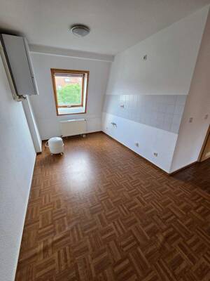 Helle Dachgeschosswohnung / 2-Raum/ Bad mit Fenster – 4155 Leipzig – Vorschaubild 4