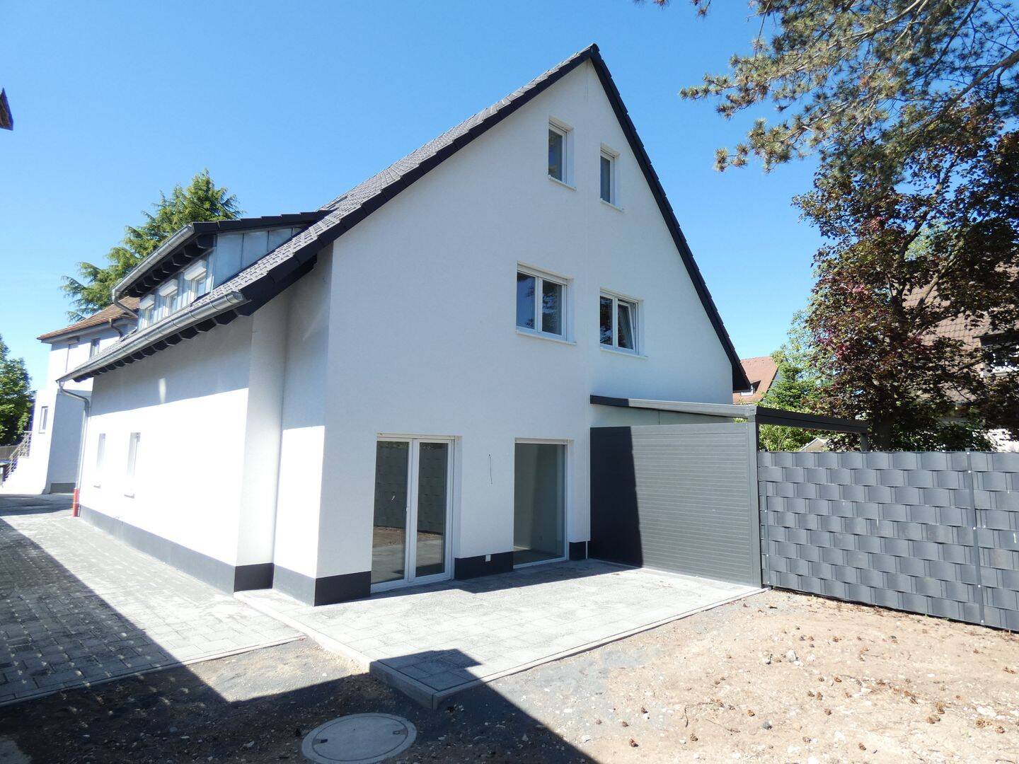 Neubau-Erstbezug! Moderne Doppelhaushälfte in ruhiger Wohnlage – Nürnberg – Bild 1 von 9