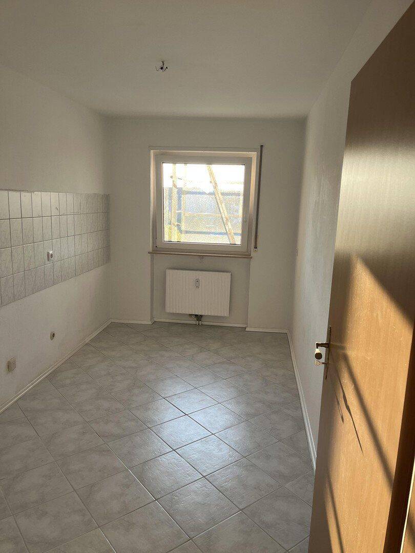 3 Zimmer Wohnung mit Balkon, Fahrstuhl, TG-Stellplatz in Schwetzingen zu vermieten – Schwetzingen – Vorschaubild 5