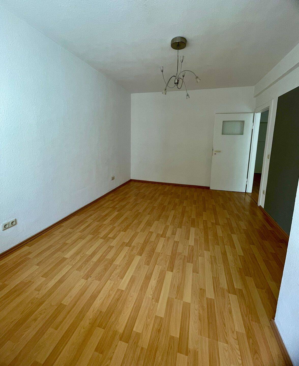 Charmante 2-Zimmer-Eigentumswohnung mit Balkon in begehrter Lage von Düsseldorf-Pempelfort – ideale Kapitalanlage oder Eigenheim mit Potenzial – Düsseldorf – Vorschaubild 3