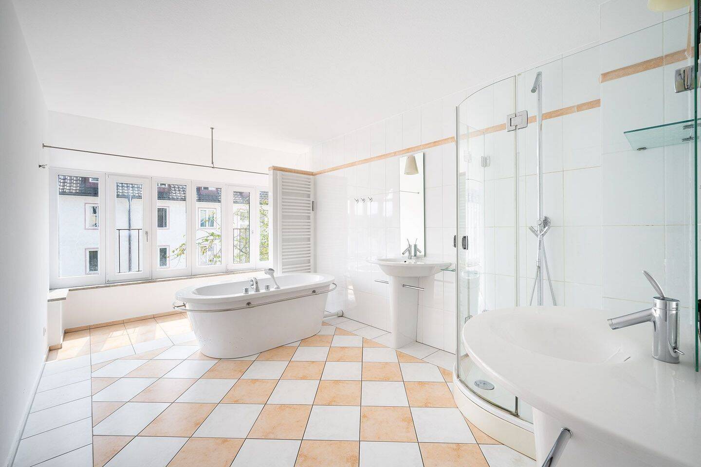 Schöne Dachterrassen-Maisonette zwischen Bonner Platz und Münchner Freiheit – München – Vorschaubild 6