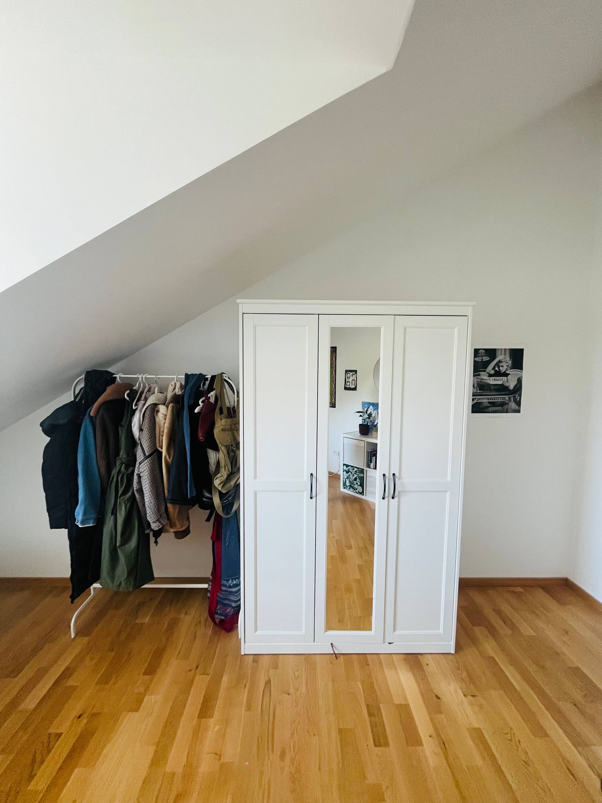 Großes, gemütliches möbliertes WG-Zimmer mit Wohnzimmer zur Zwischenmiete – Regensburg – Vorschaubild 4