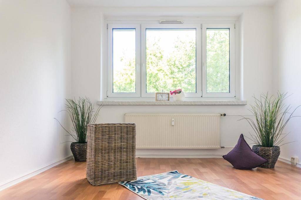 2-Raum-Wohnung mit Einbauküche und Balkon – Chemnitz – Vorschaubild 3