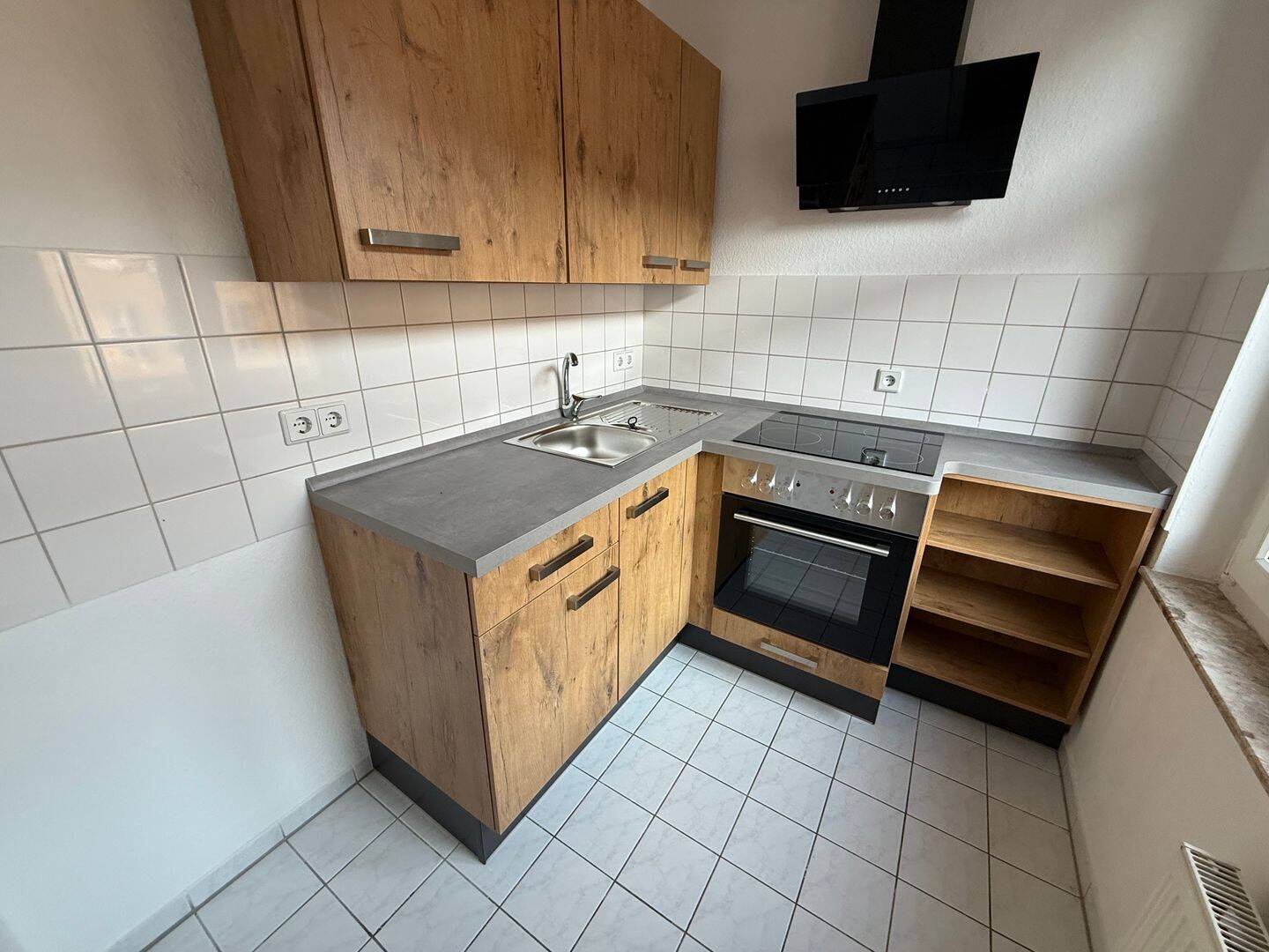 Nachmieter gesucht ! inkl. EBK / im 1. OG mit Laminat- Bad mit Wanne** – Chemnitz – Vorschaubild 7