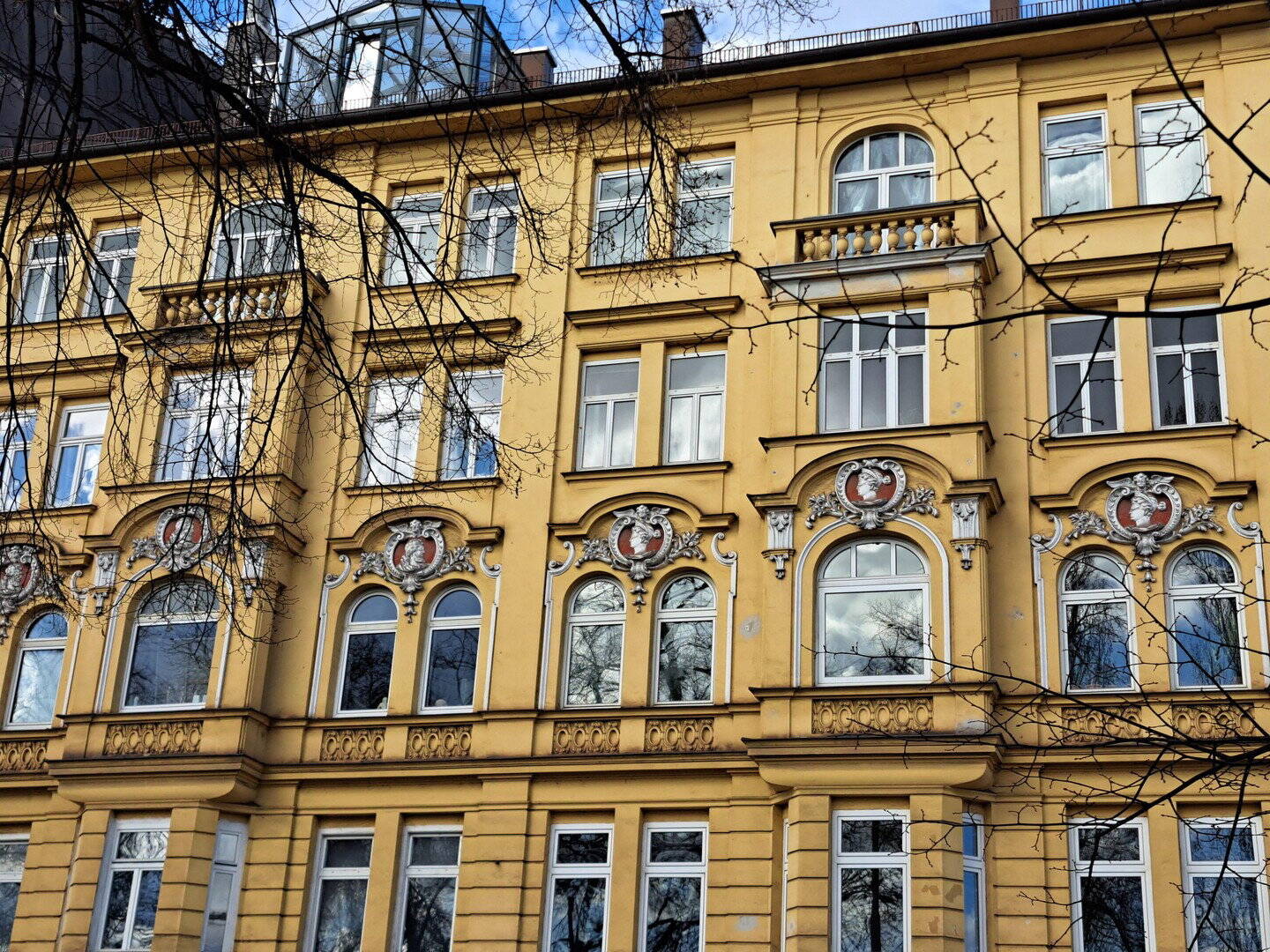 Herrschaftliche Altbauwohnung mit 4 Zimmern direkt an der Isar