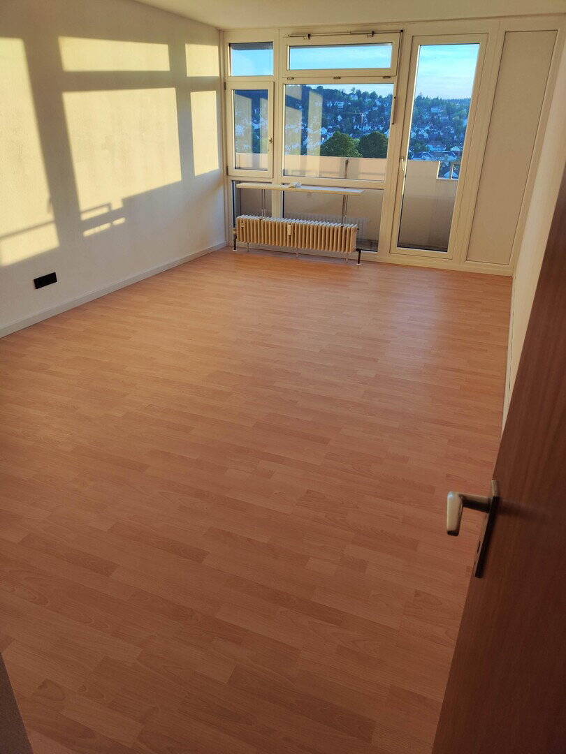 1,5-Zimmer Wohnung mit Balkon, frisch saniert
