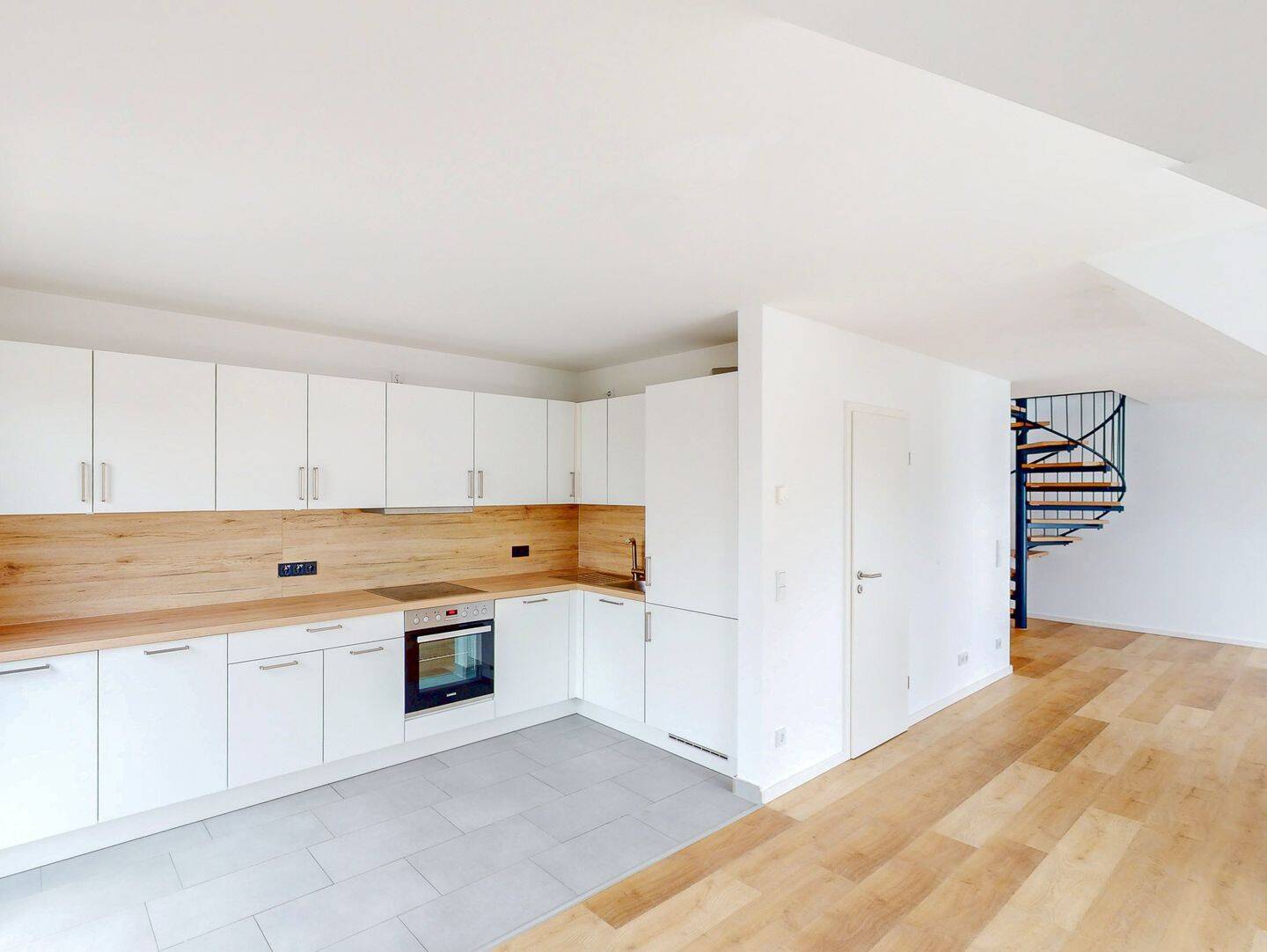 *Umzugsbonus* Moderne Maisonette-Wohnung mit Balkon – Nürnberg – Vorschaubild 2