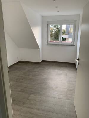 Moderne, sehr hochwertig ausgestattete 4,5 Zimmer-DG-Wohnung – 71069 Sindelfingen – Vorschaubild 9