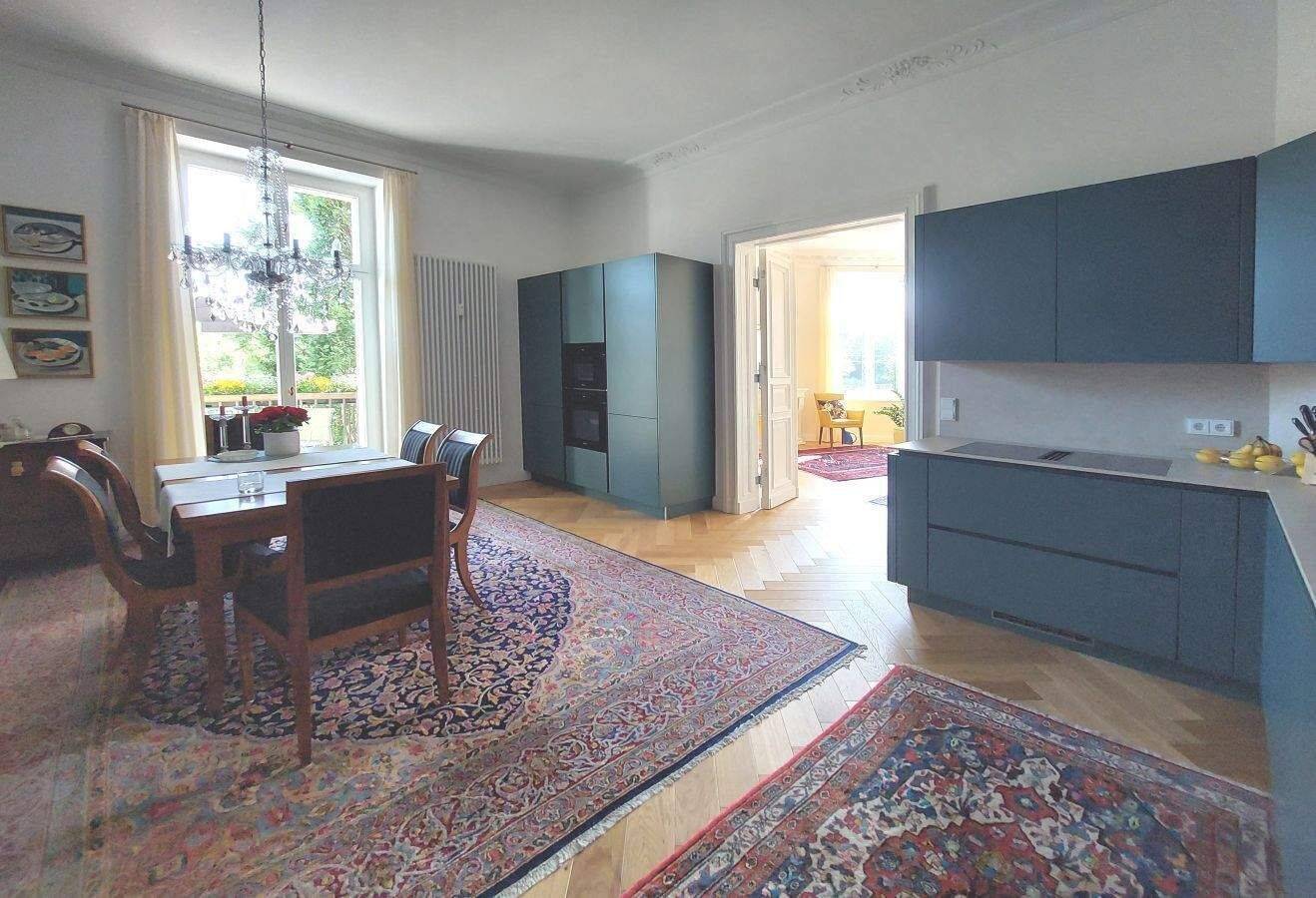 Bezugsfertig! Hochwertig sanierte Altbauwohnung mit Aufzug, Stuck, Parkett, Südbalkon, 2 Bädern, Einbauküche uvm. – Berlin – Vorschaubild 7
