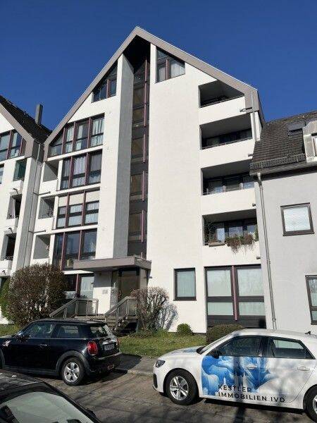 Helles 1-Zimmerapartment mit Schlafnische - Einbauküche - TG-Stellplatz - Frei