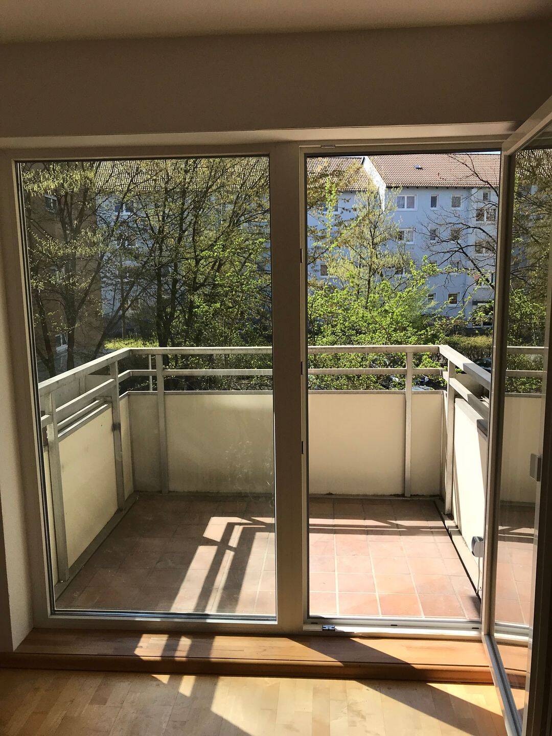 Helle, gut geschnittene 2-Zimmer-Wohnung mit Balkon mit frisch saniertem Bad in günstiger Lage von Privat zu vermieten – Erlangen – Vorschaubild 7