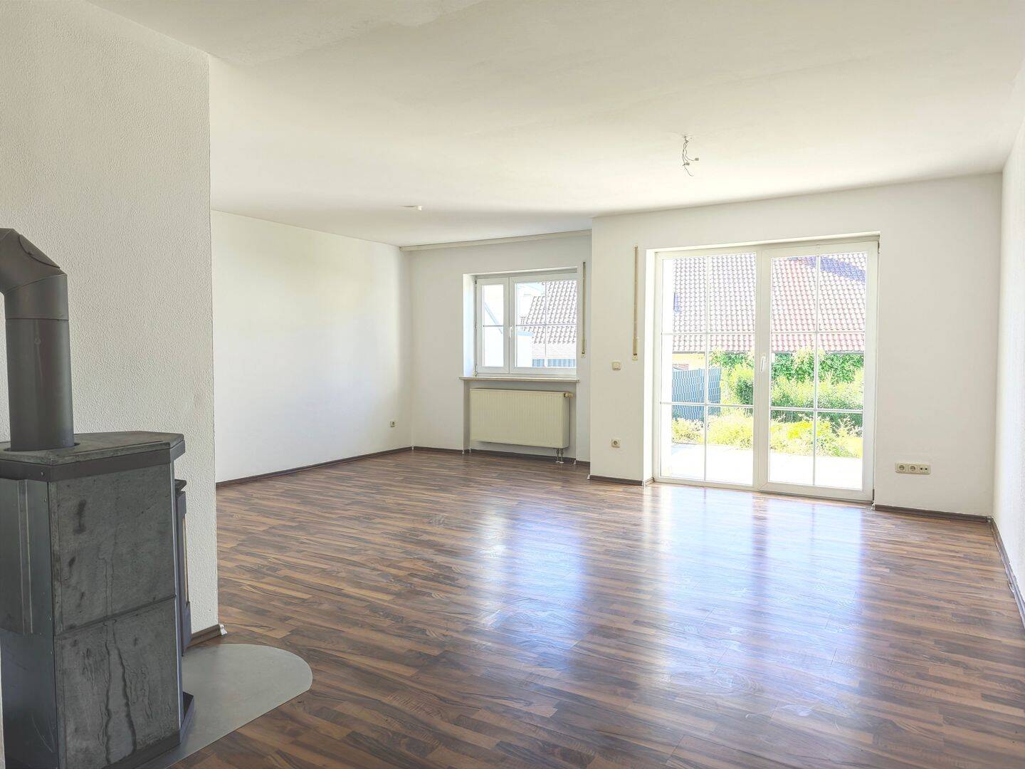 Schönes Reihenmittelhaus mit eigenem Garten und viel Platz in Dingolfing – Dingolfing – Vorschaubild 2