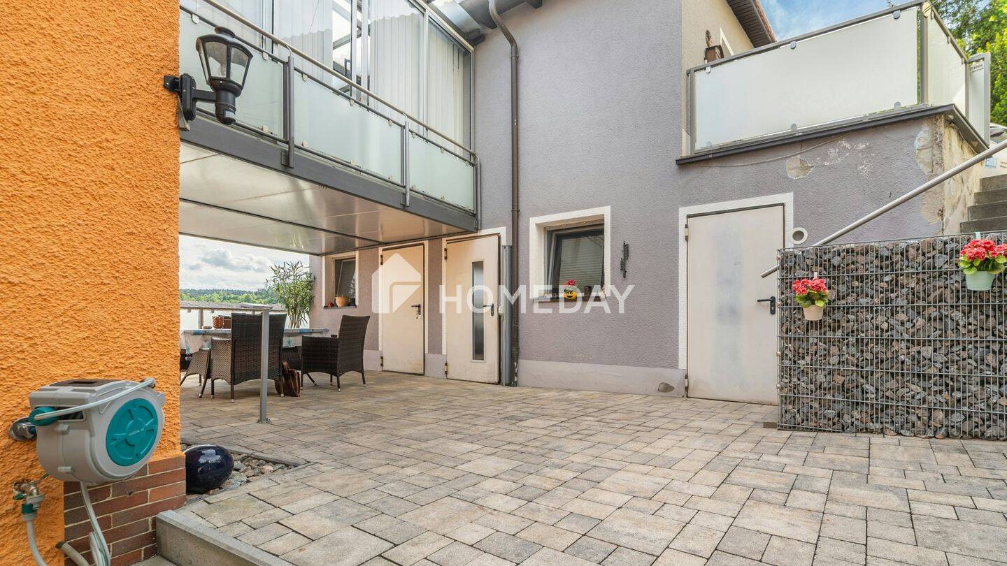 Behagliches Wohnen in Schmidmühlen: Gepflegtes EFH mit Wintergarten, Garage und Nebengebäude – Schmidmühlen – Vorschaubild 2